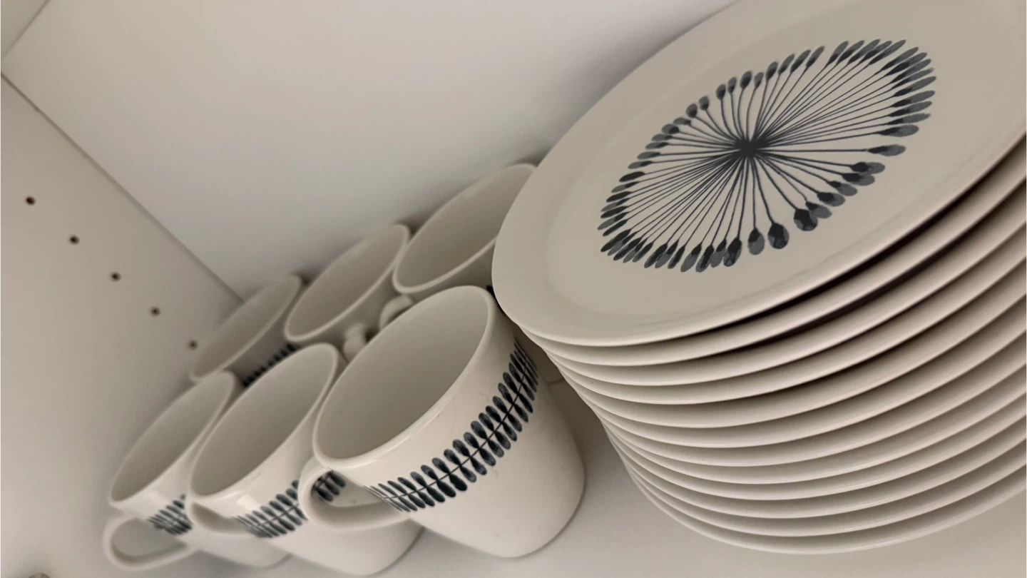 IKEA FRIKOSTIG Side Plates & Mugs Set - photo 2