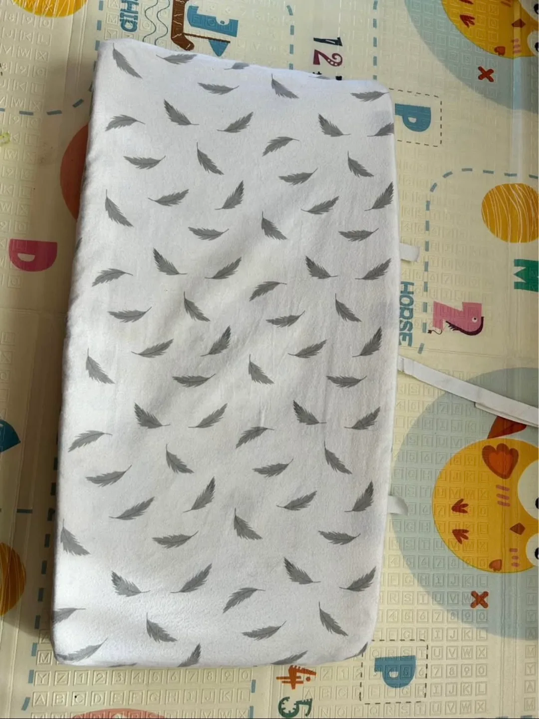 Changing Pad Cover - Feather Pattern image indicator(2)