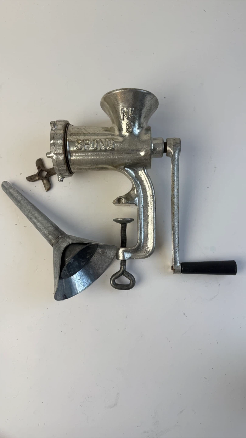 Vintage Spong No. 8 Meat Grinder - photo 5