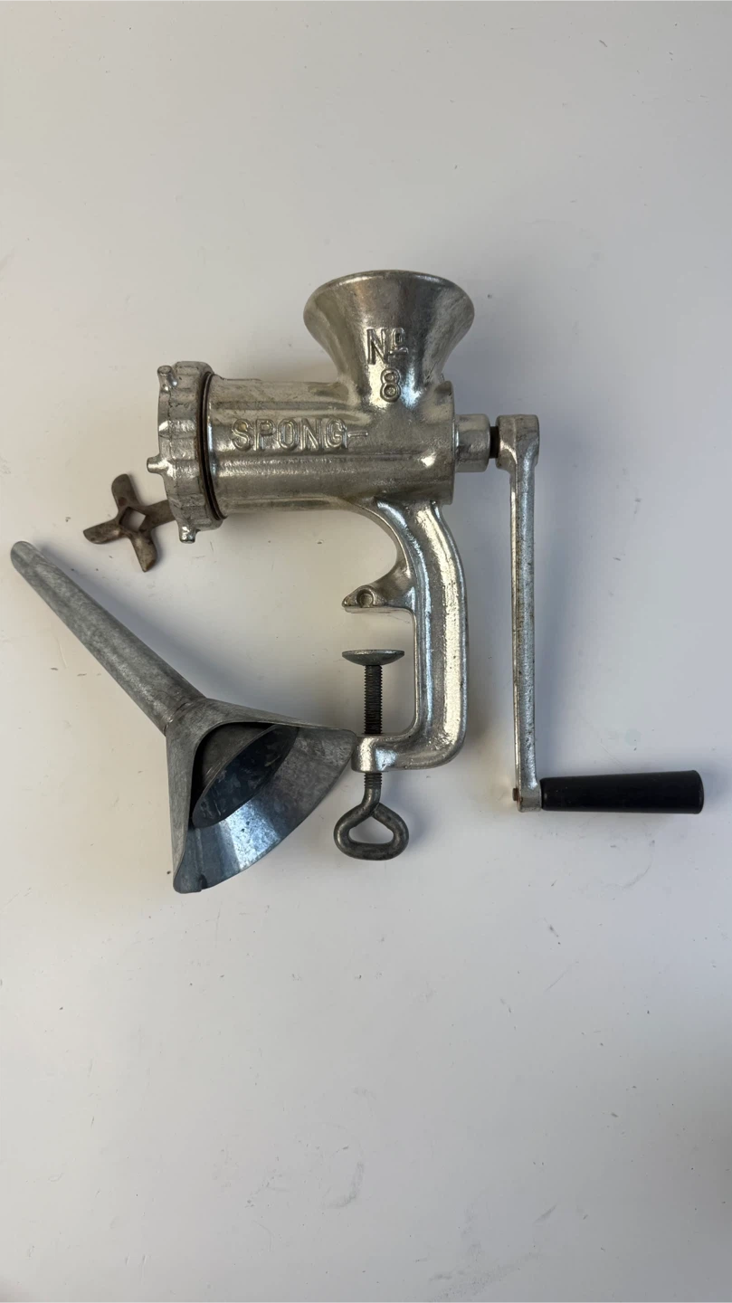 Vintage Spong No. 8 Meat Grinder - photo 4