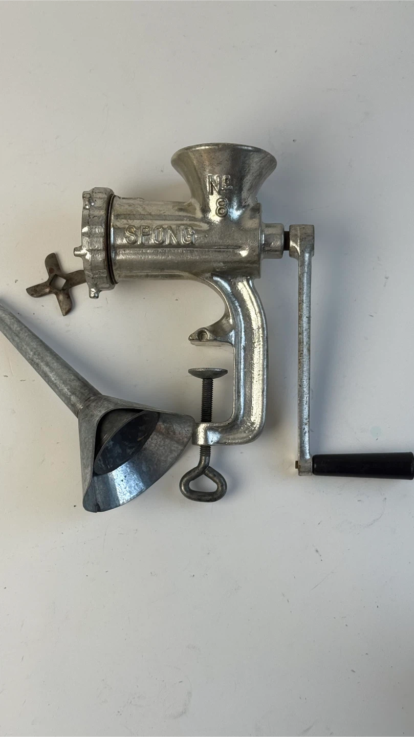 Vintage Spong No. 8 Meat Grinder - photo 3