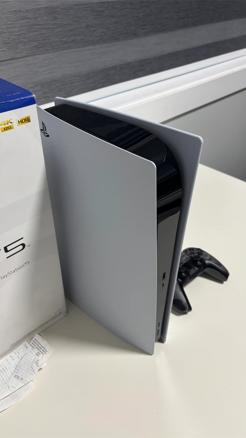 PlayStation 5 (PS5) Console - Like New - photo 3