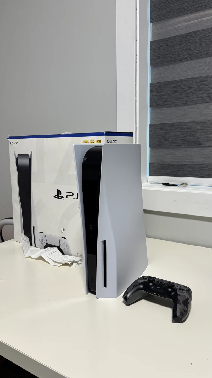 PlayStation 5 (PS5) Console - Like New - photo 2