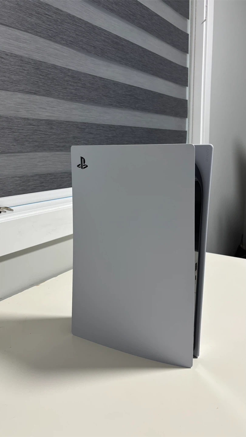 PlayStation 5 (PS5) Console - Like New - photo 5