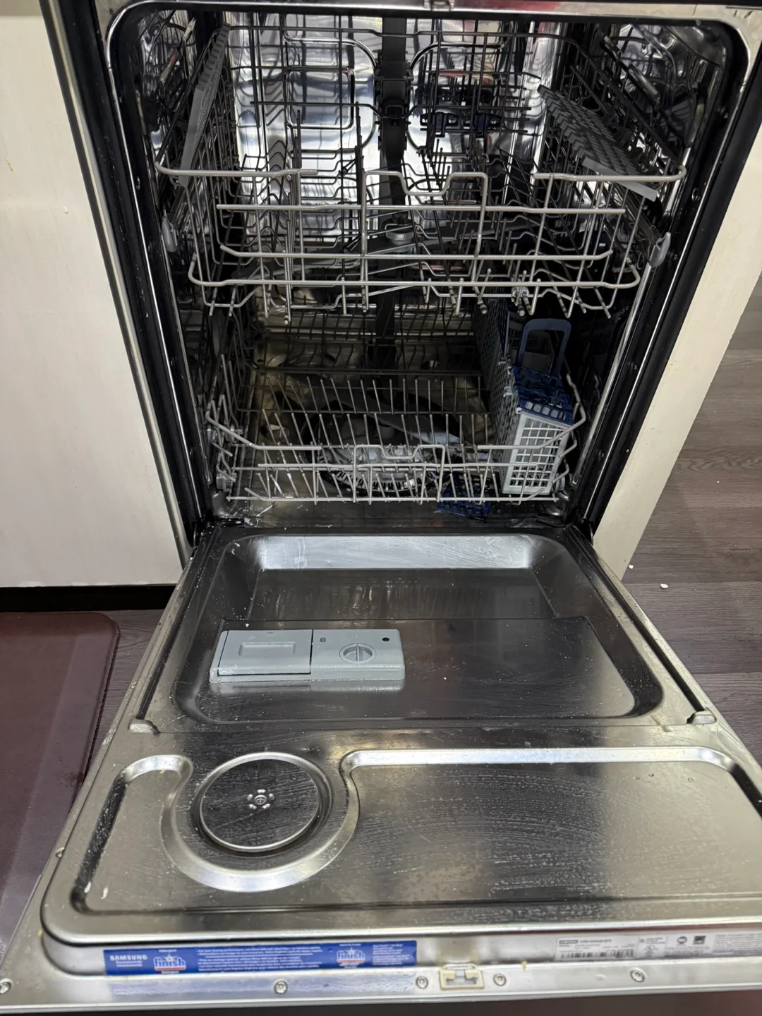 Samsung Dishwasher - Stainless Steel image indicator(2)