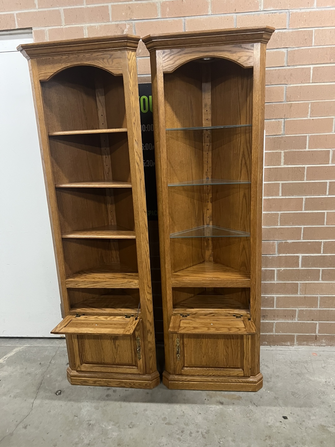 Matching Oak Corner Bookcases - Set of 2 - photo 4