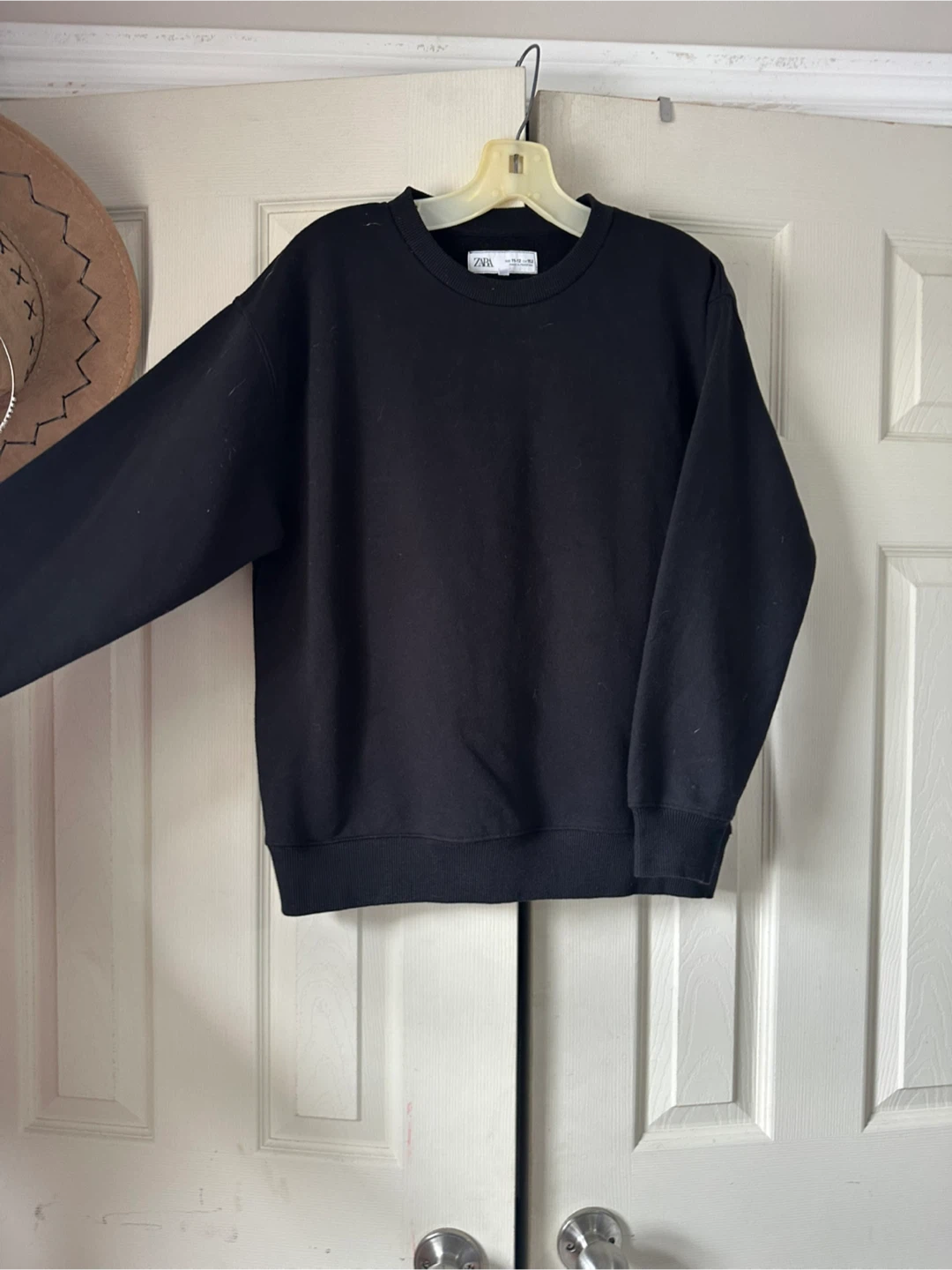 Zara Black Crewneck Sweatshirt