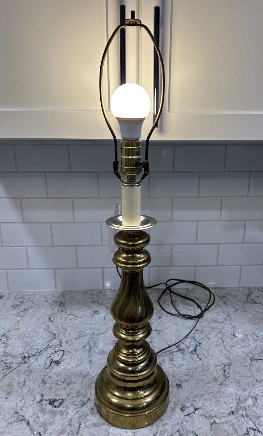 Vintage Brass Table Lamp - 27" Tall - photo 2