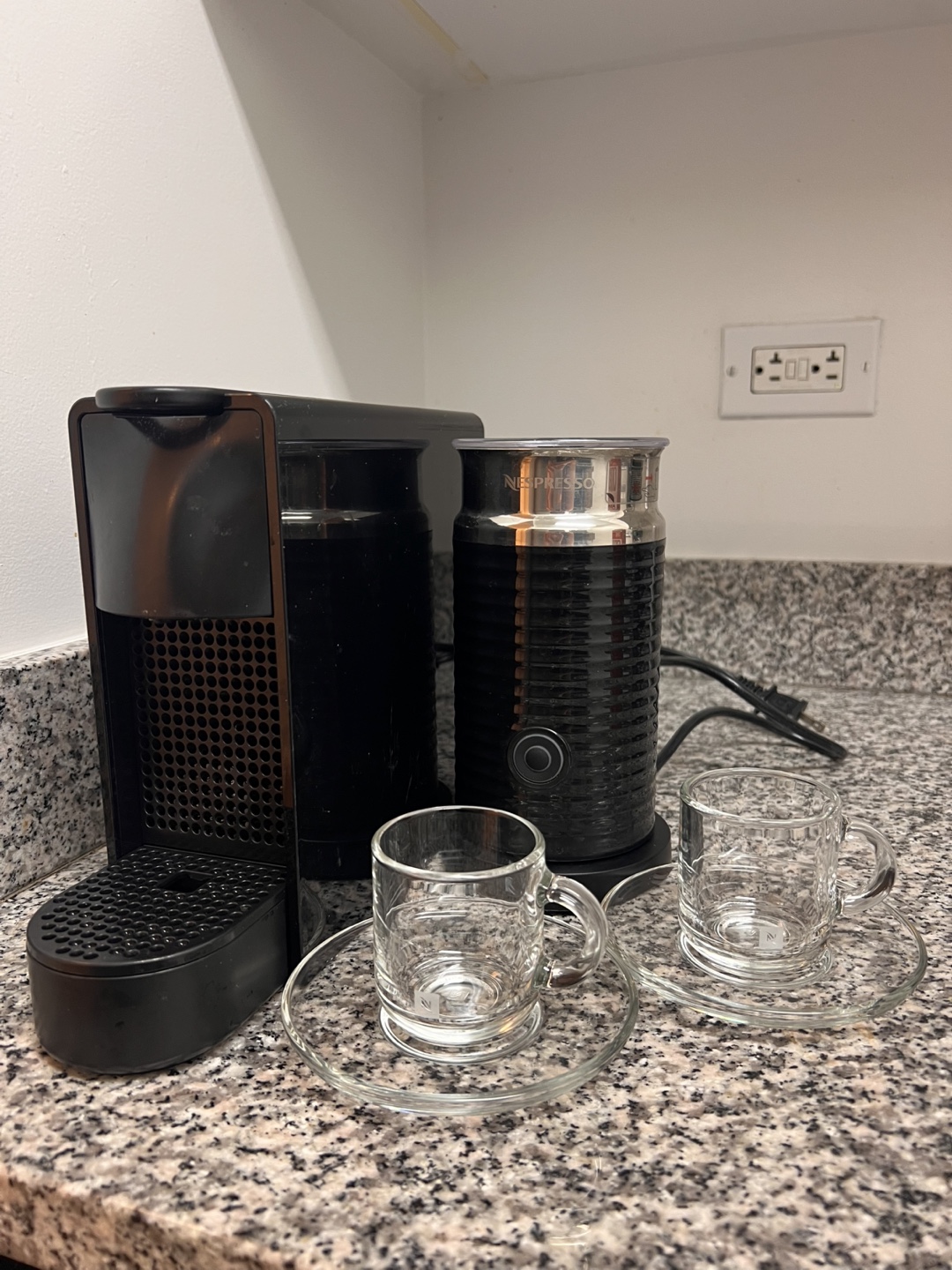 Nespresso machine w/ milk frother, 2 espresso glasses, descaler - photo 3