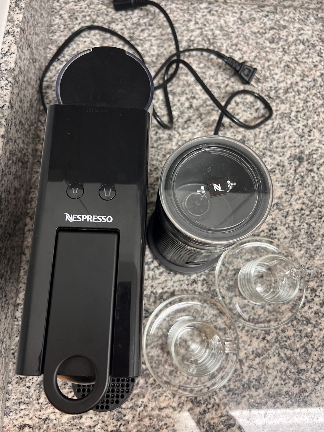 Nespresso machine w/ milk frother, 2 espresso glasses, descaler - photo 5