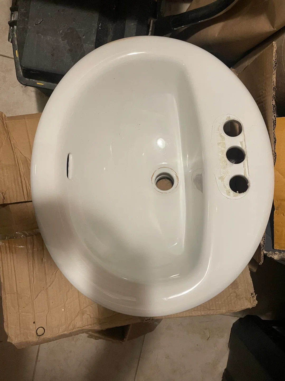 White Bathroom Sink thumbnail