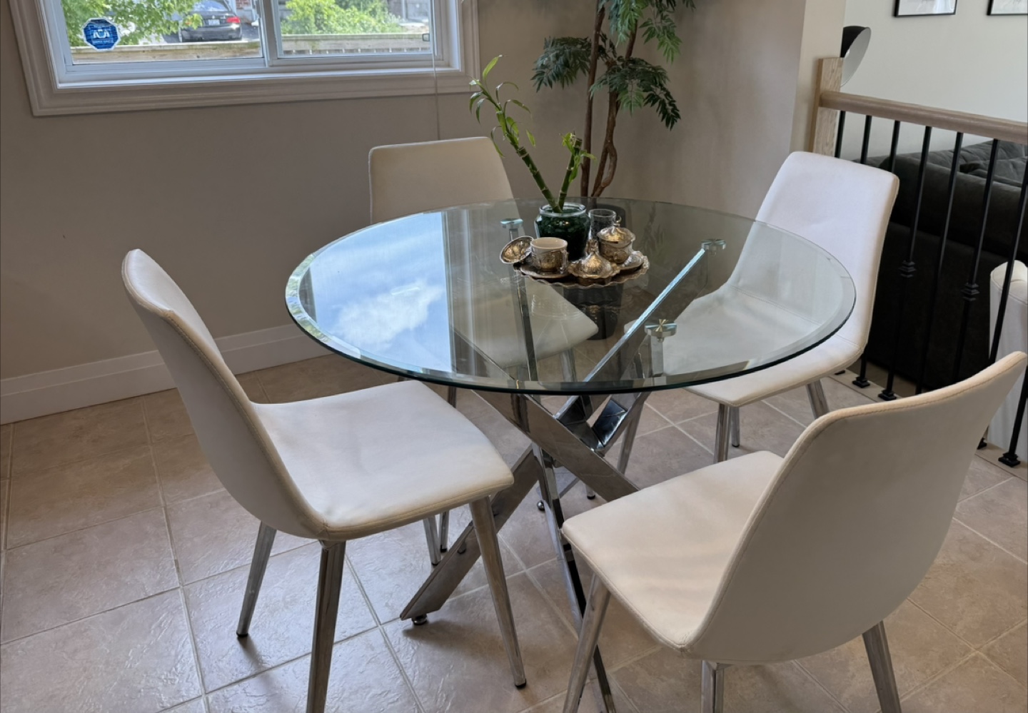 Glass Round Dining Table with 4 White Chairs