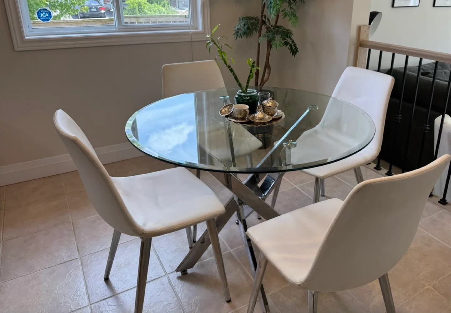 Glass Round Dining Table with 4 White Chairs thumbnail