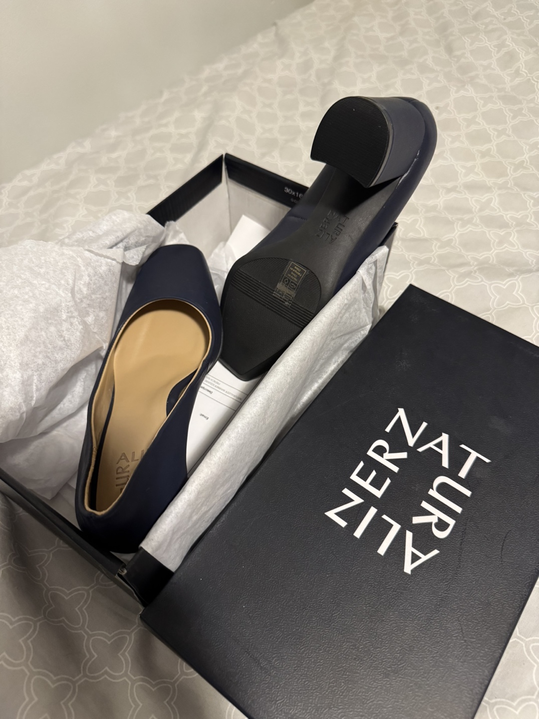Naturalizer French Navy Pumps - Size 6M