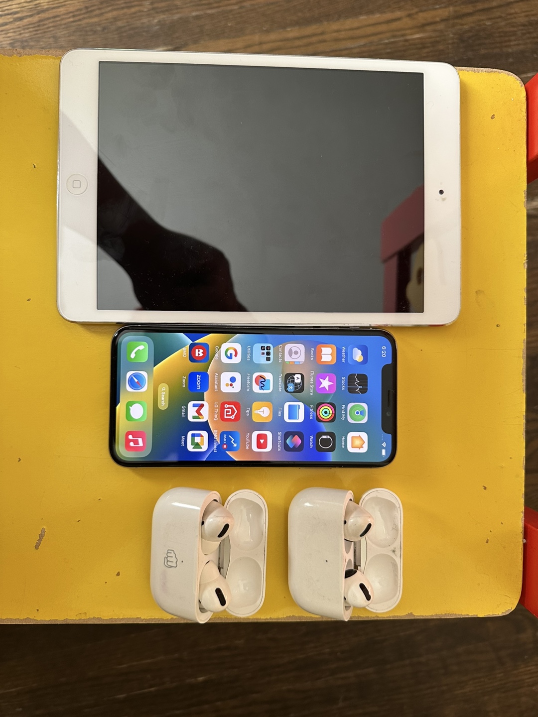 Apple device lot - photo 4