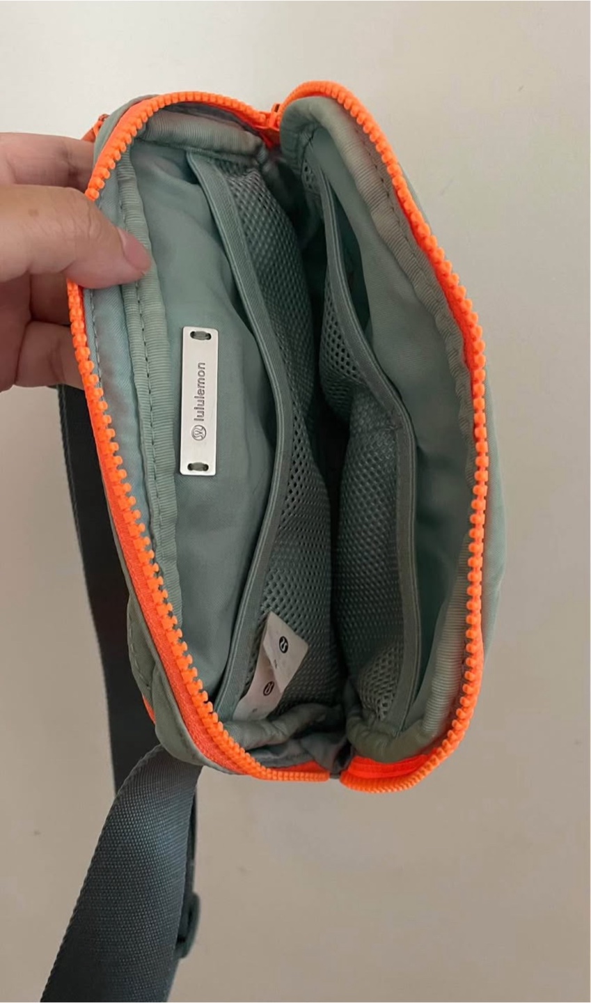 Lululemon Everywhere Belt Bag 1L - photo 2