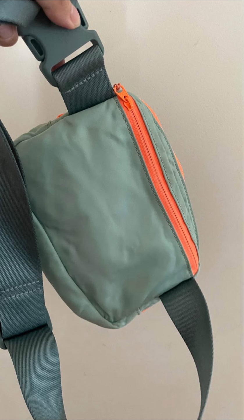 Lululemon Everywhere Belt Bag 1L - photo 3