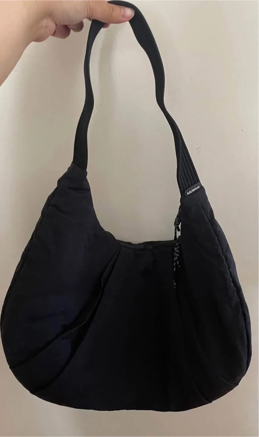 Lululemon pleated shoulder bag thumbnail