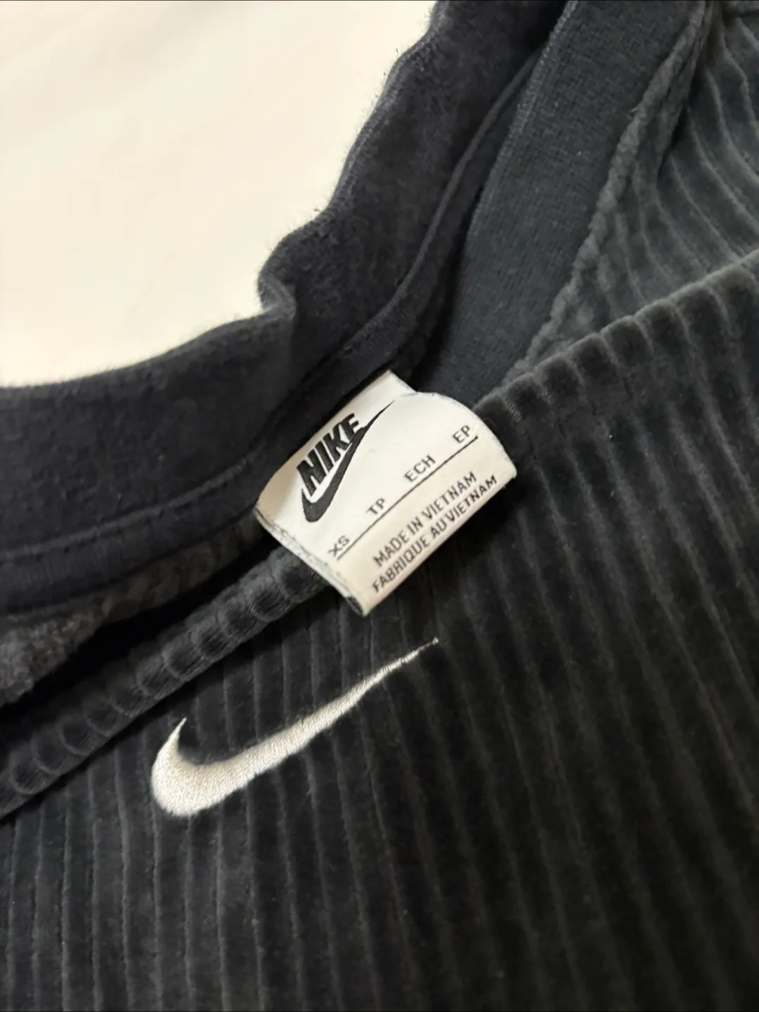 Nike Black Corduroy T-Shirt - Size XS image indicator(2)