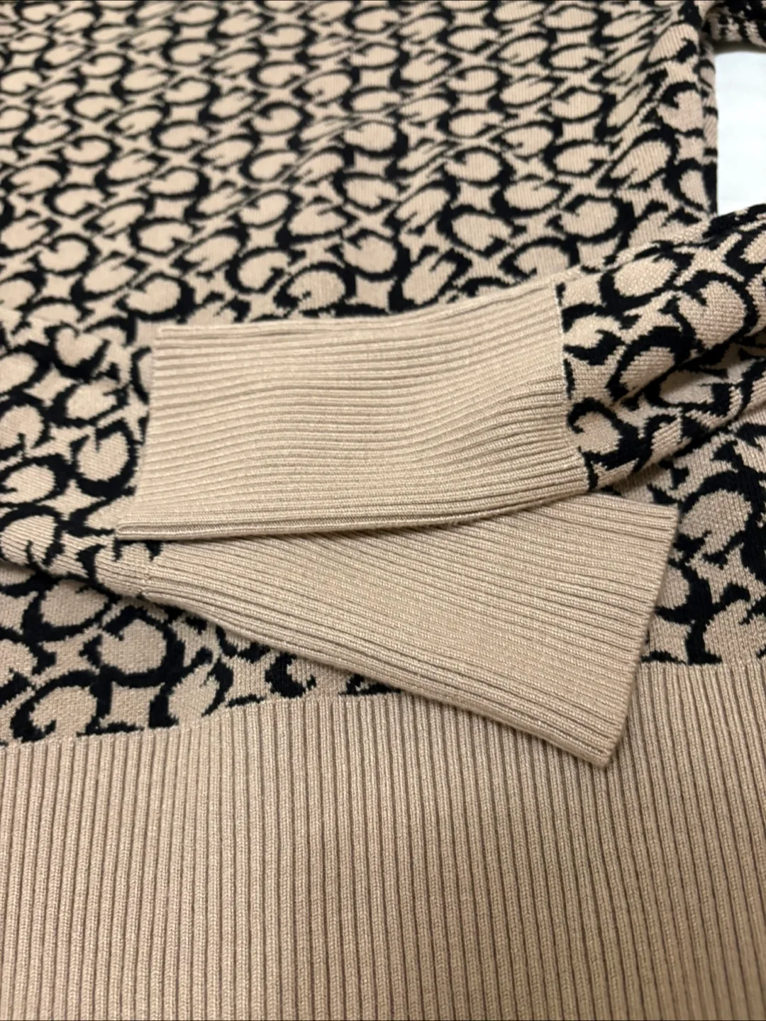 Guess Los Angeles Turtleneck Sweater - Size S image indicator(7)