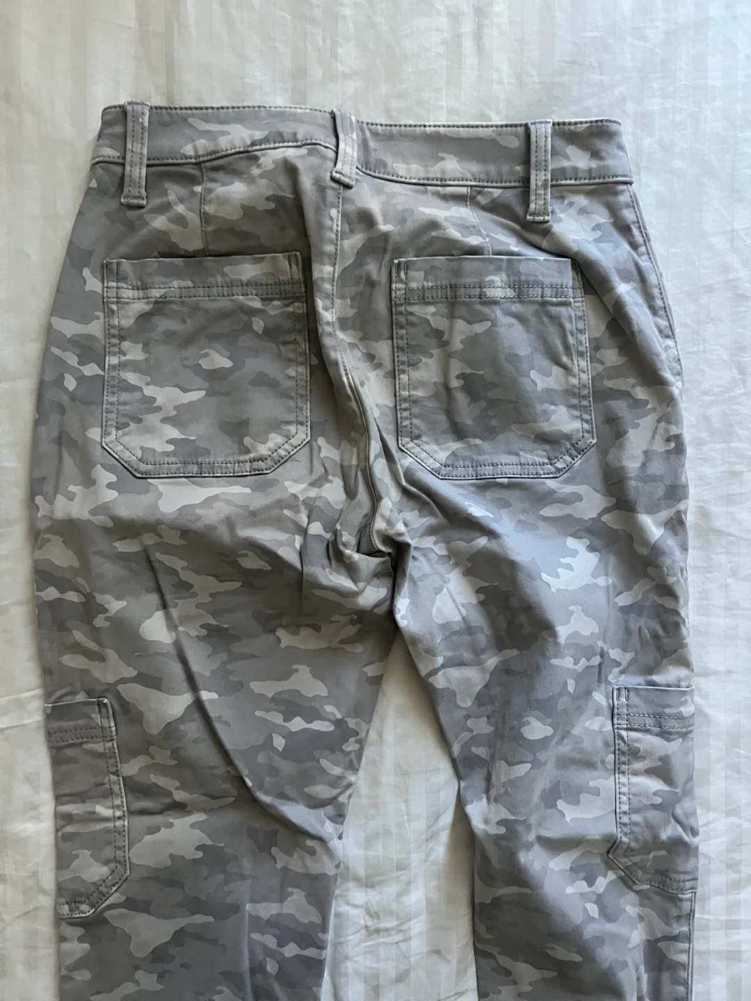 Banana Republic Camo Cargo Pants - Size 8 thumbnail