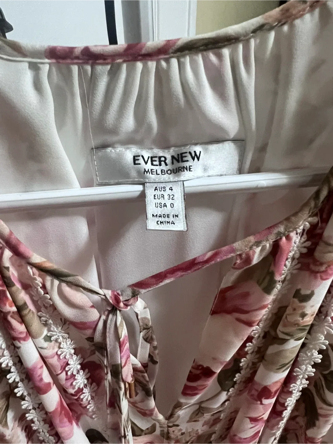 Ever New Melbourne Floral Dress Size AUS 4 / USA 0 image indicator(2)