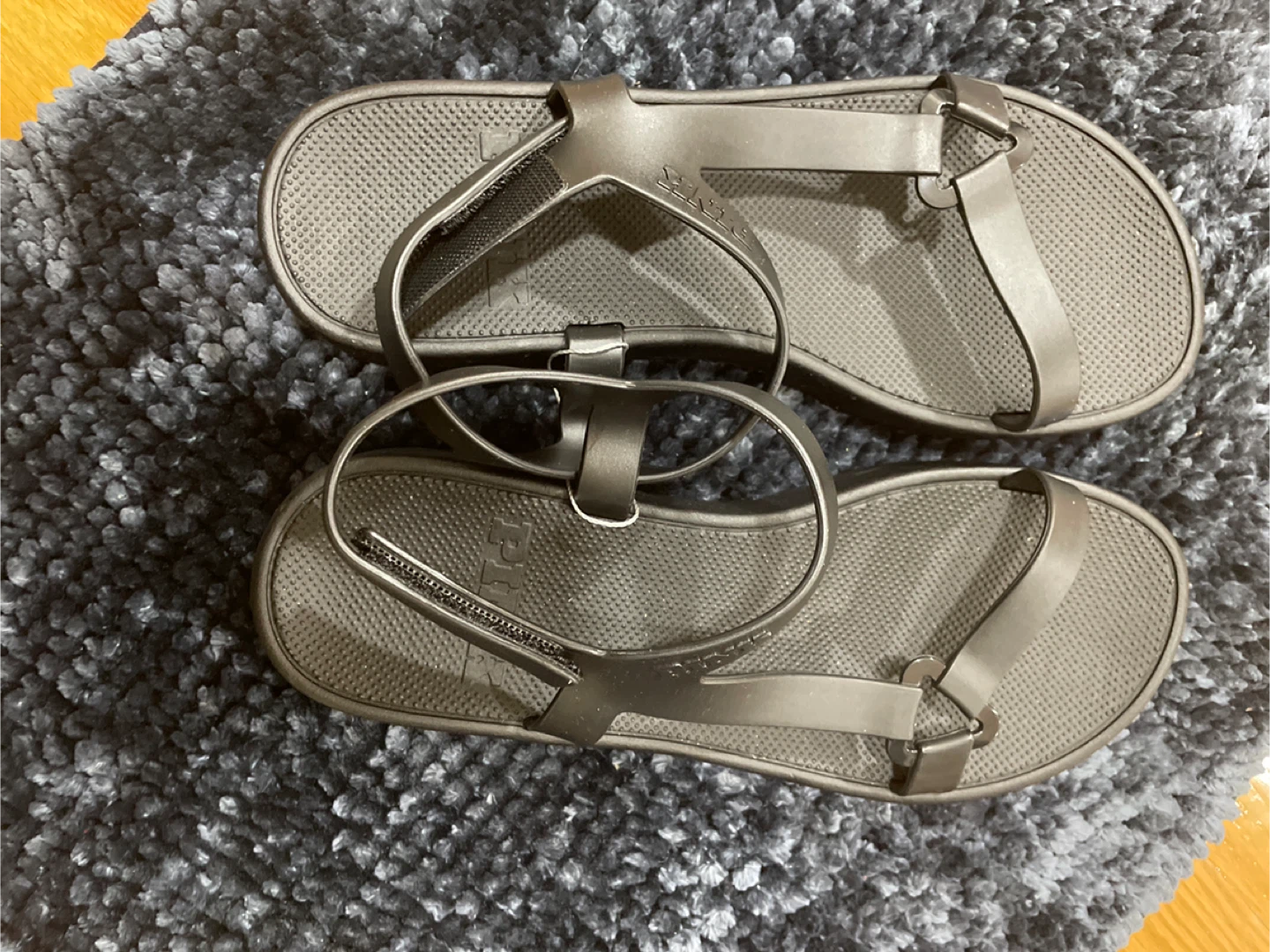 Earth Runners Sandals Size 7/8 US