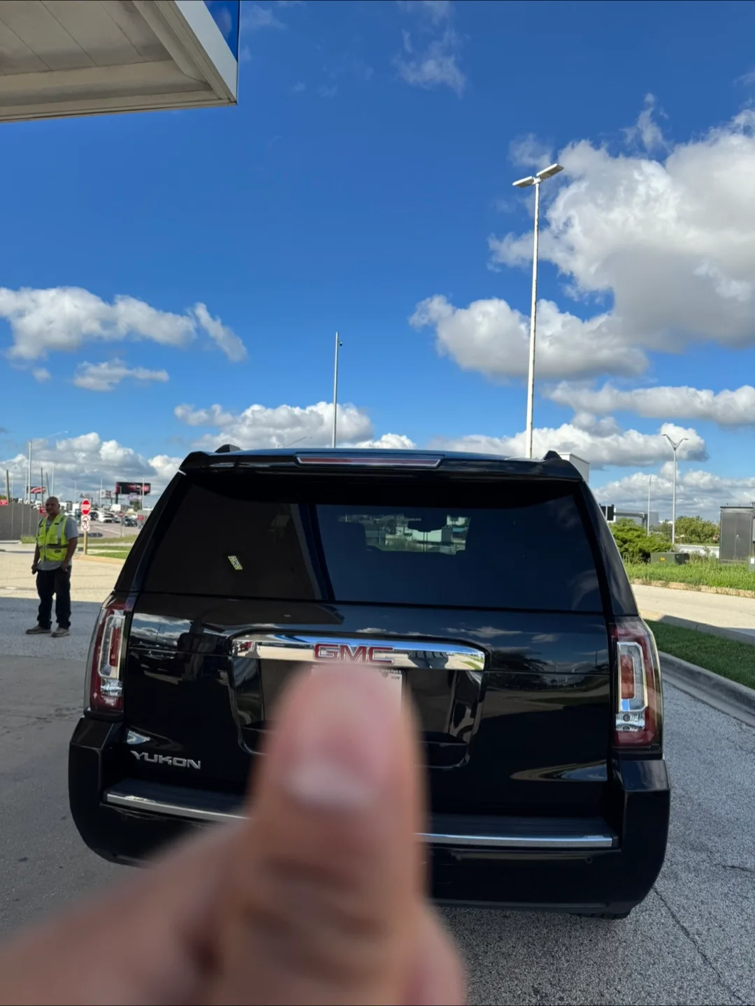 2017 GMC Yukon Denali · Sport Utility 4D image indicator(3)