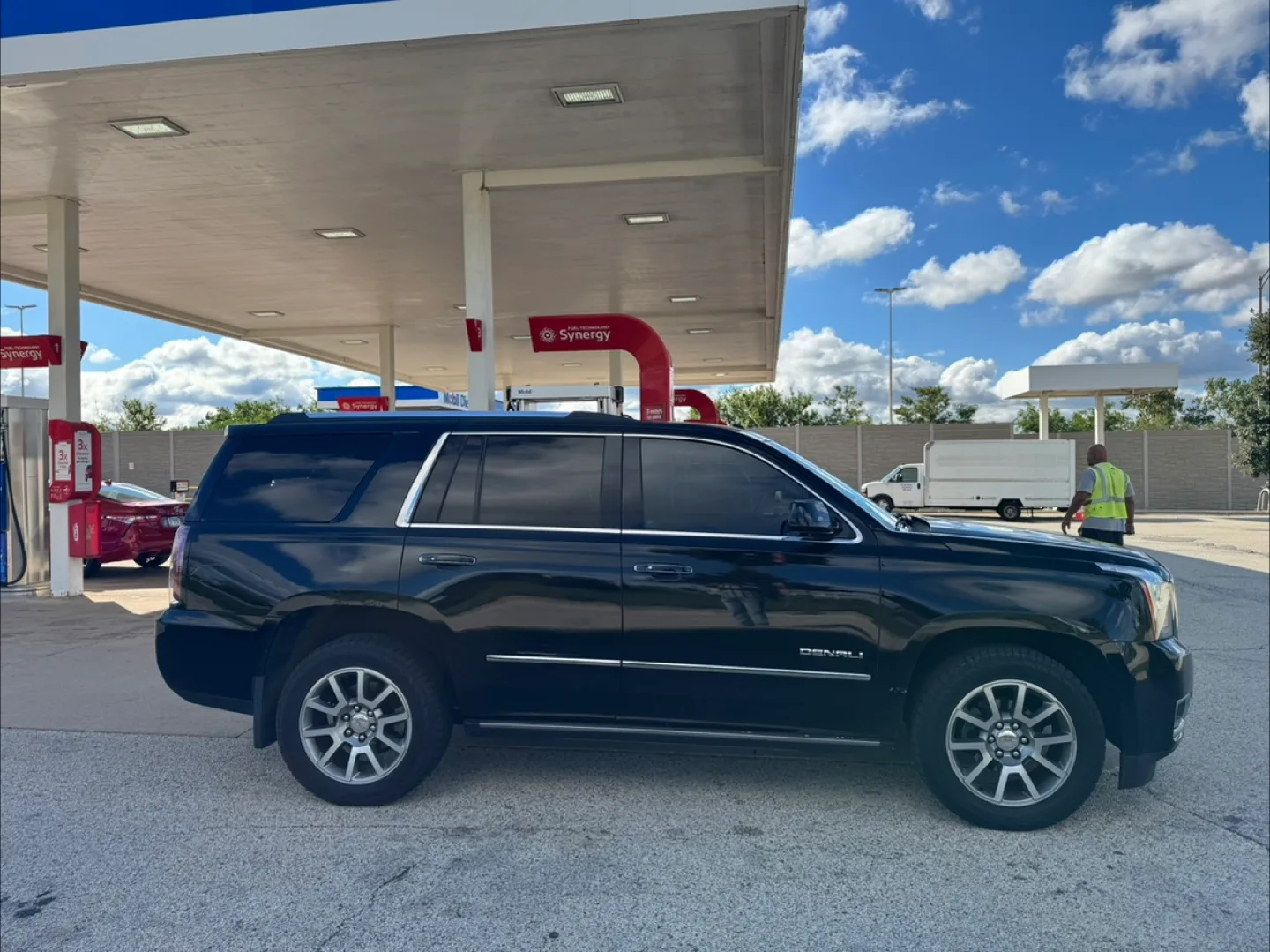 2017 GMC Yukon Denali · Sport Utility 4D image indicator(2)