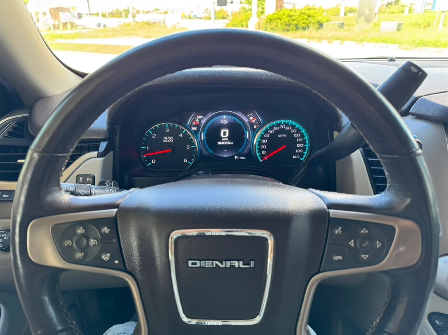 2017 GMC Yukon Denali · Sport Utility 4D image indicator(10)