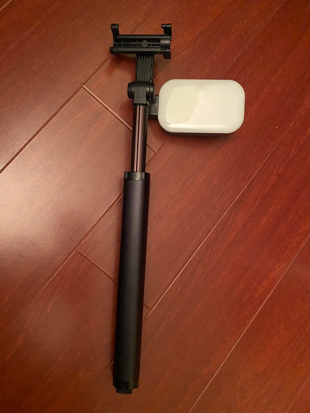 Selfie Stick Tripod with LED Fill Light image indicator(6)