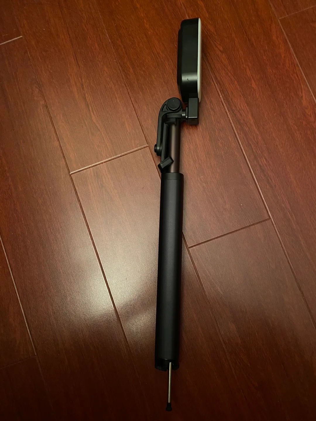 Selfie Stick Tripod with LED Fill Light image indicator(5)