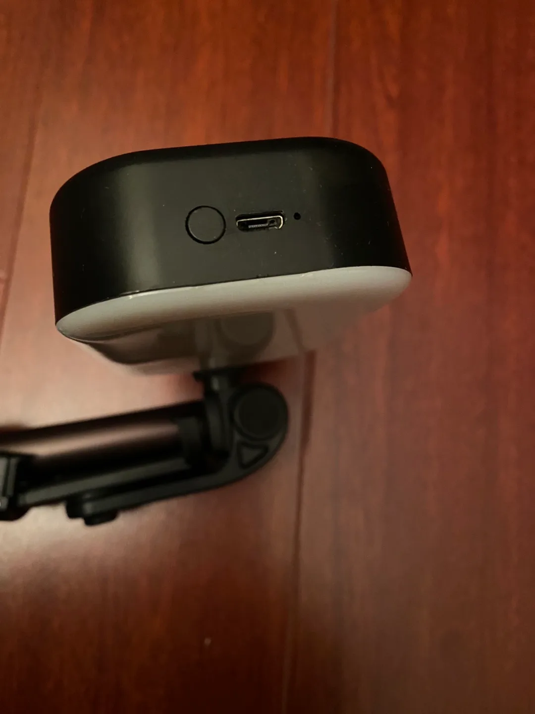 Selfie Stick Tripod with LED Fill Light image indicator(9)