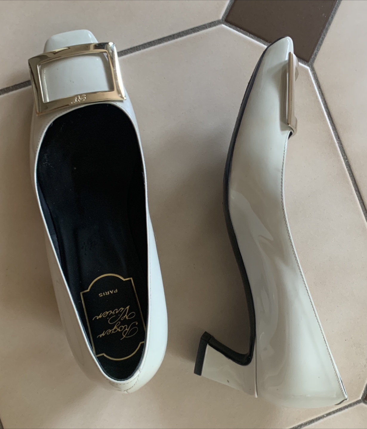 Roger Vivier Ladies Leather Shoes (6.5) - photo 2