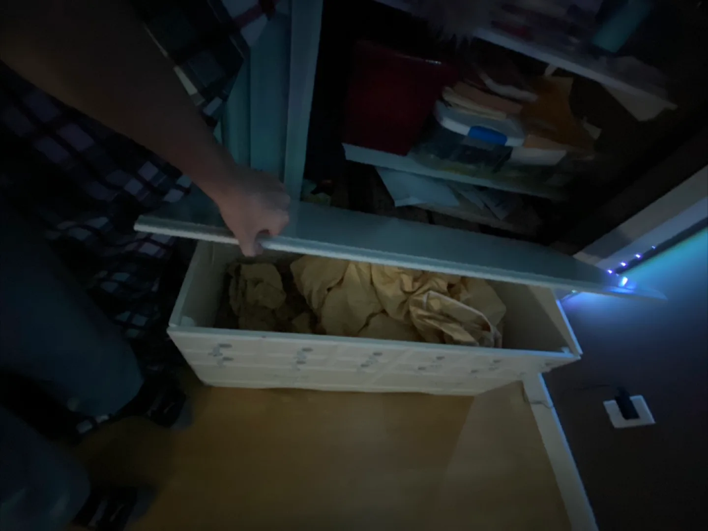 White Storage cabinet image indicator(3)