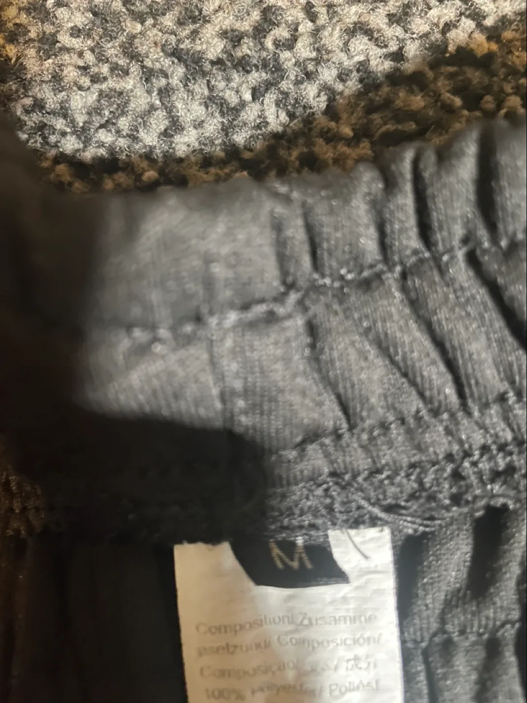 Exclusive Black Joggers - Size M image indicator(3)