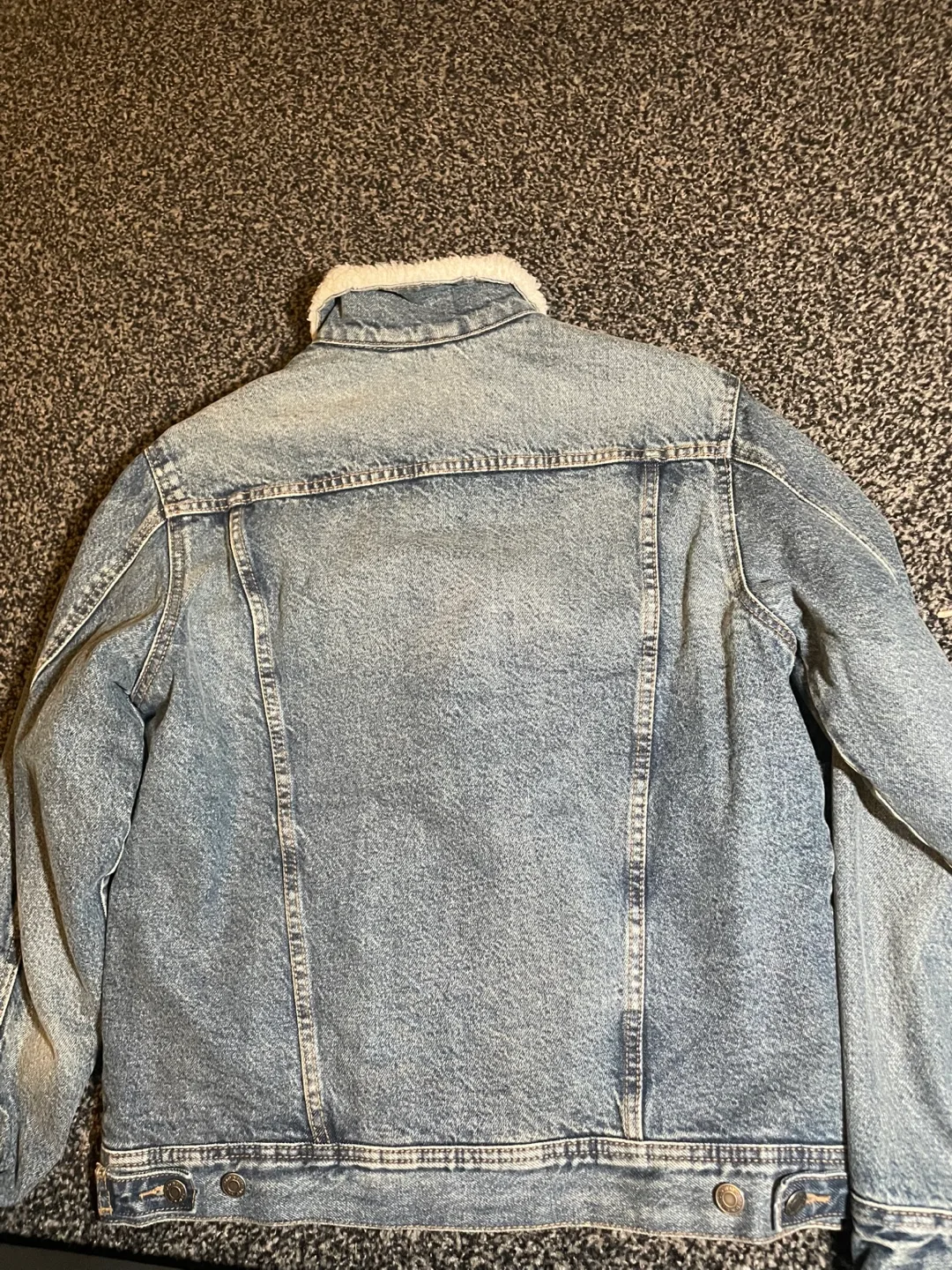 Old Navy Sherpa-Lined Denim Jacket - Size S image indicator(2)