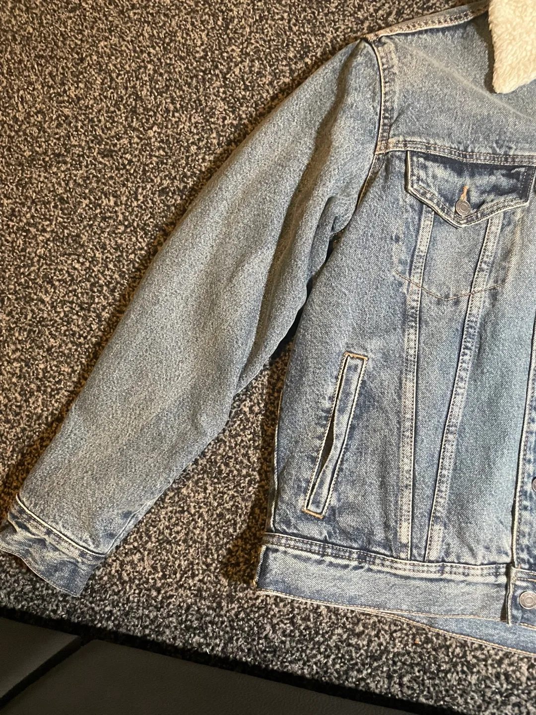 Old Navy Sherpa-Lined Denim Jacket - Size S image indicator(4)