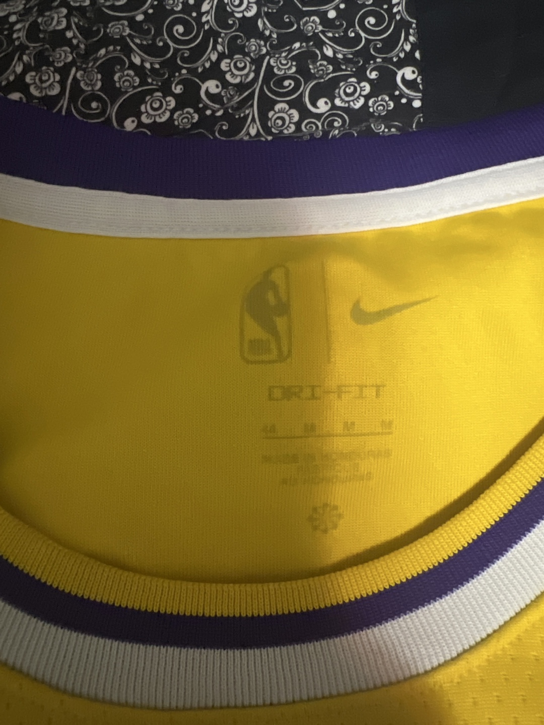 Nike NBA Lakers LeBron James Jersey - Size M - photo 3