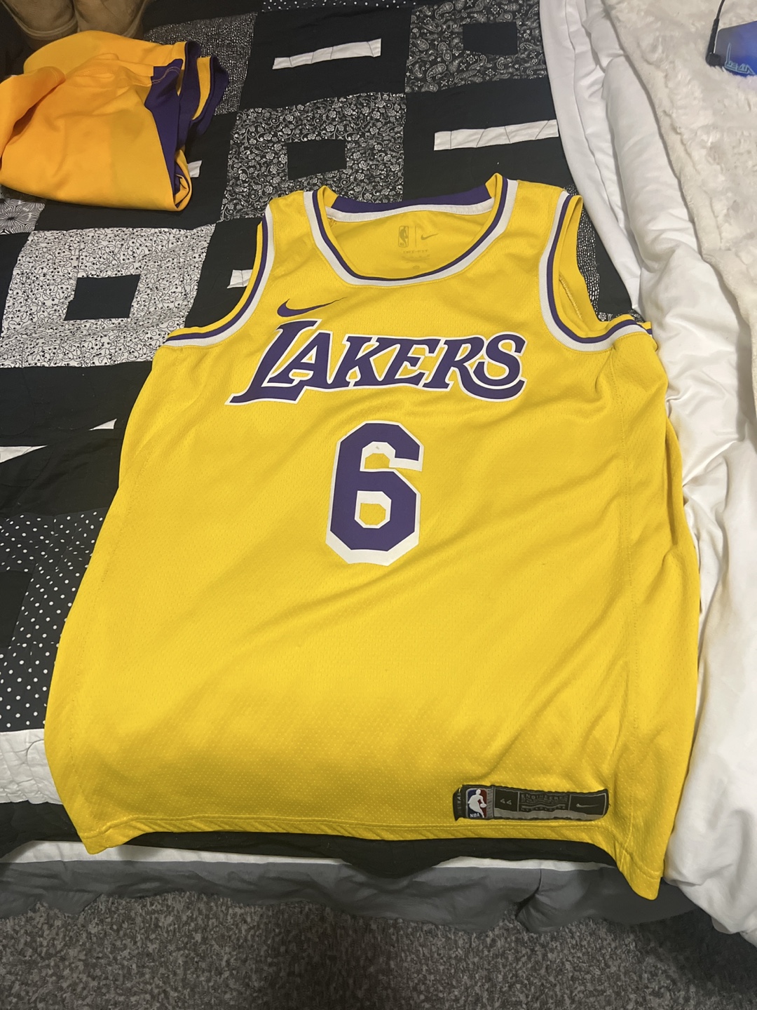 Nike NBA Lakers LeBron James Jersey - Size M