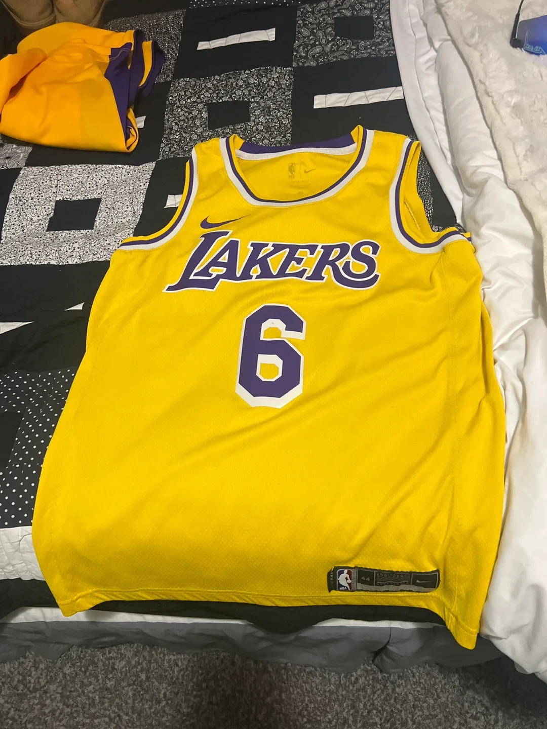 Nike NBA Lakers LeBron James Jersey - Size M thumbnail
