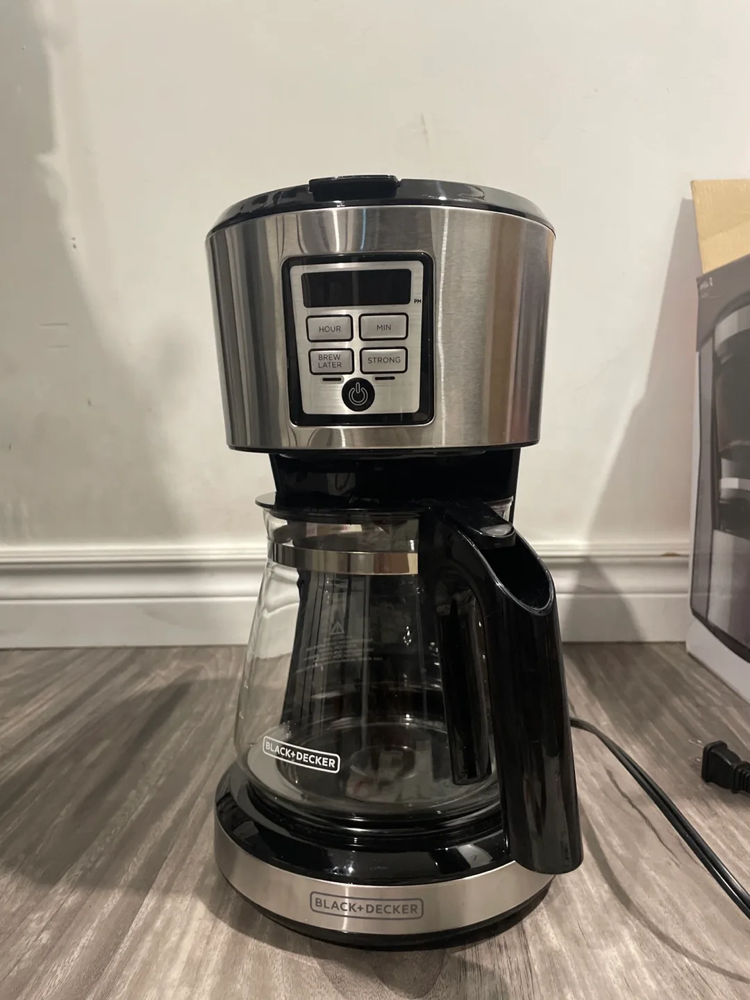 BLACK+DECKER Programmable Coffee Maker (Refurbished) image indicator(2)