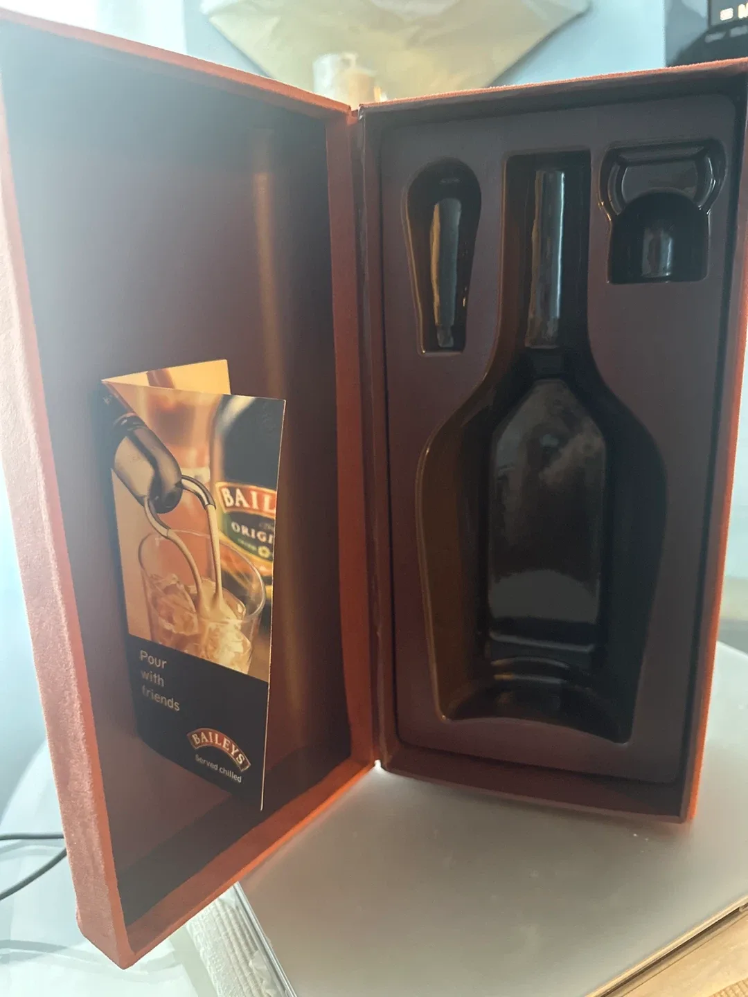Bailey's Original Irish Cream Empty Gift Box image indicator(2)