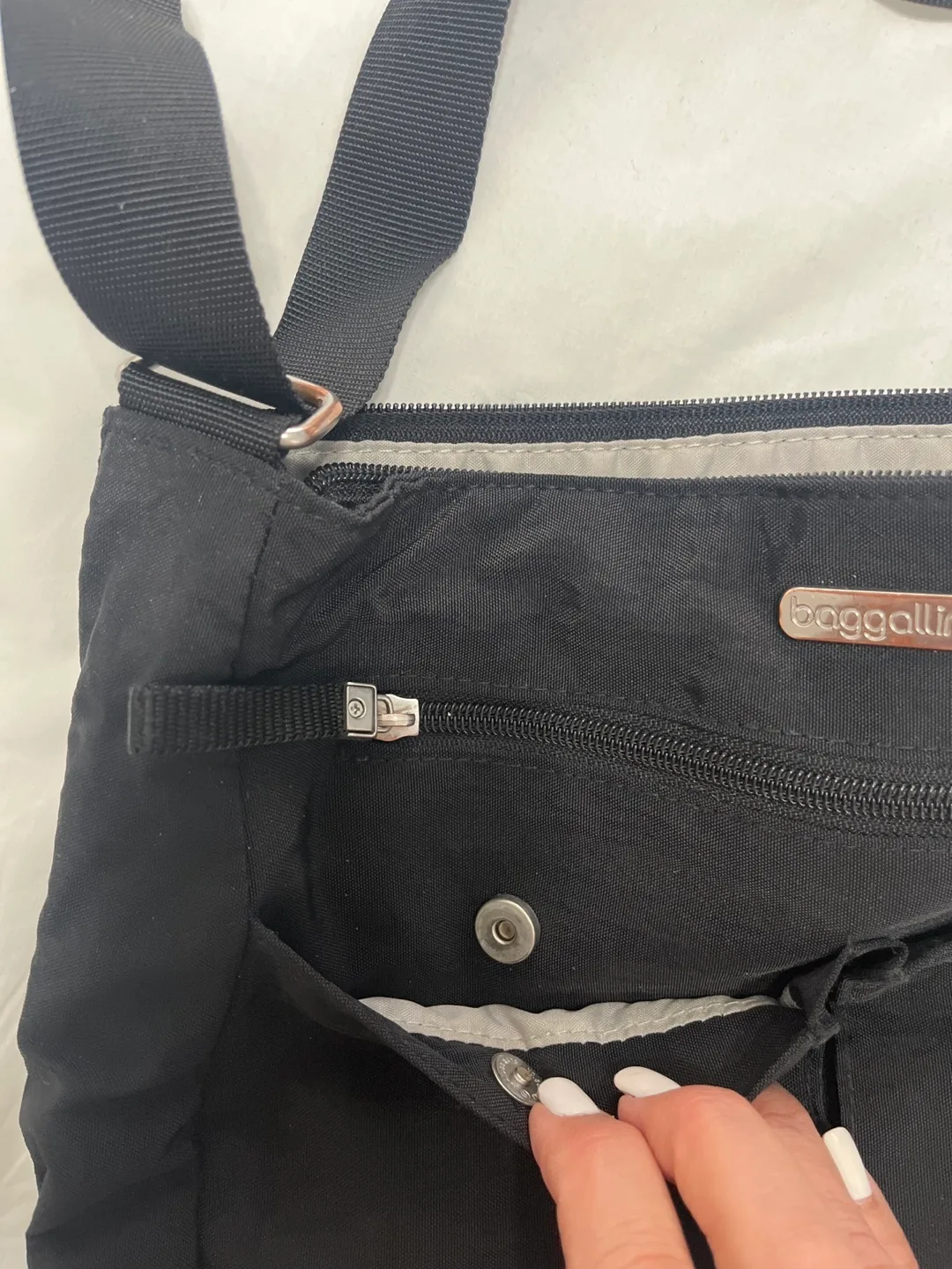 Baggallini Black Crossbody Bag image indicator(7)