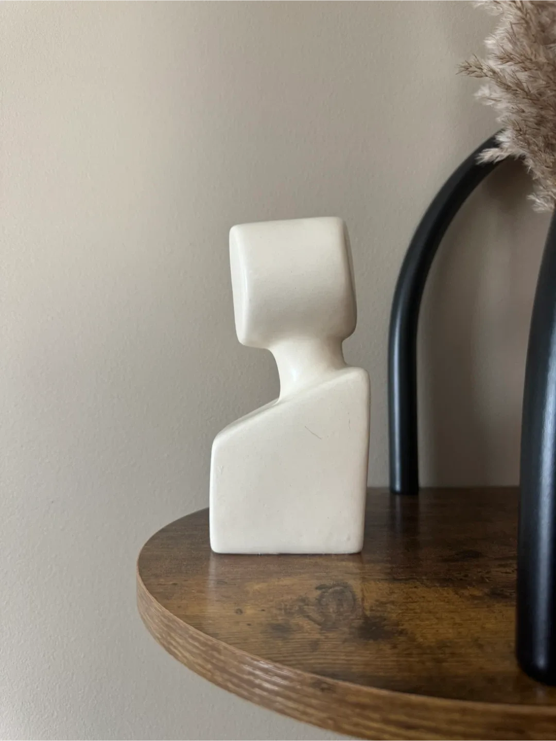 Ivory Ceramic Sculpture image indicator(2)