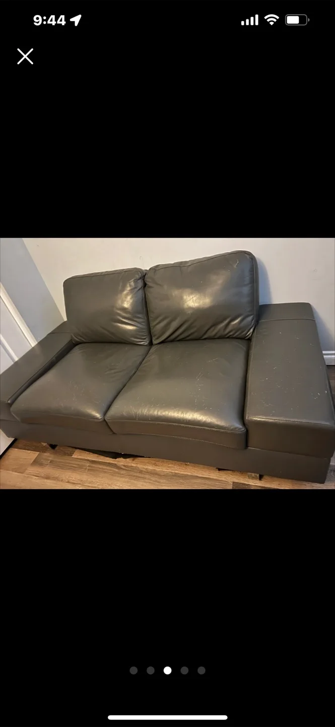 Leather Loveseat - Great Condition thumbnail