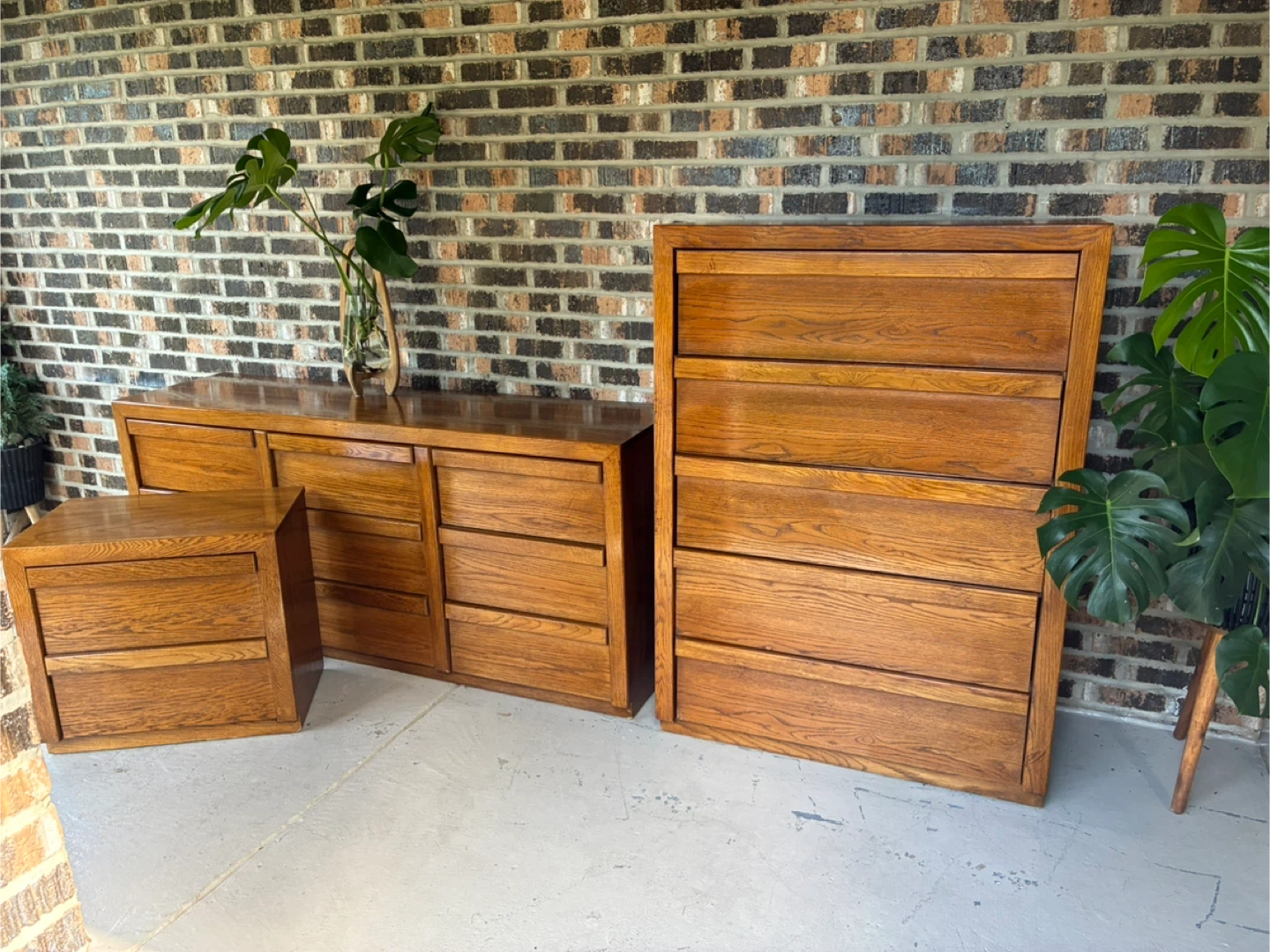 Post modern style dresser set