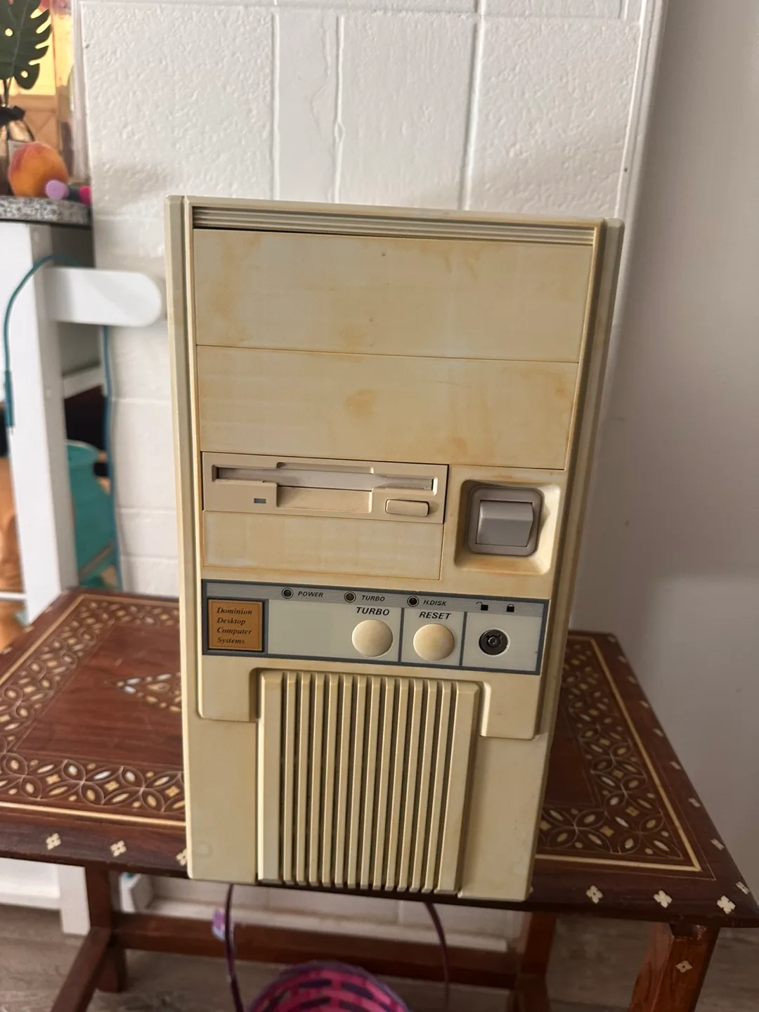 Vintage Intel 486 Desktop Computer System thumbnail