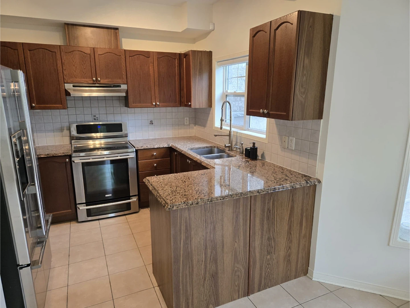 Counter tops and kitchen cabinet