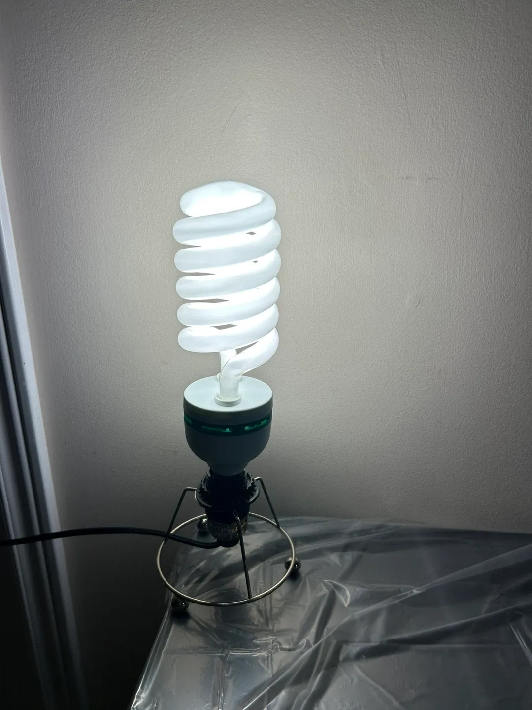 Lamp industrial / Compact Fluorescent Light Bulb on stand image indicator(2)